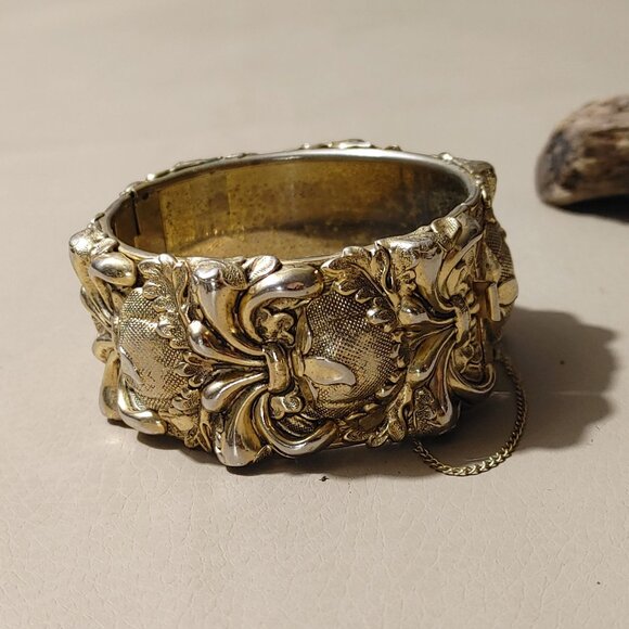 Vintage Vargus Gold Tone Mesh Floral Hinged Clasp Bangle Bracelet Safety Chain - Picture 7 of 10